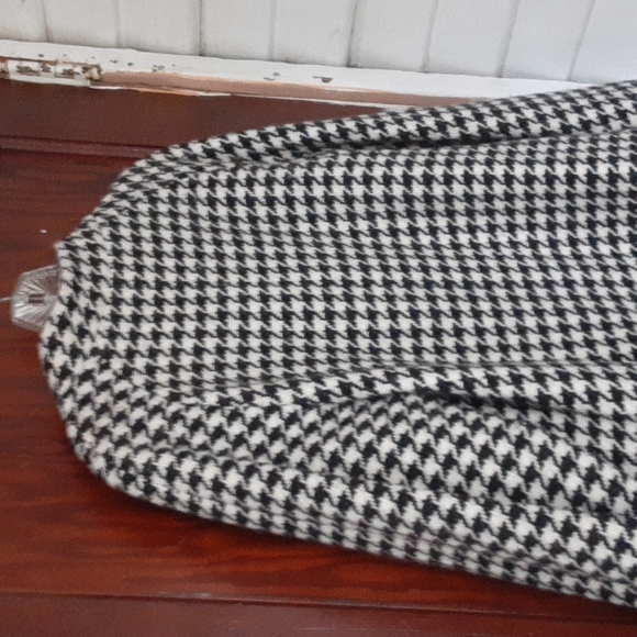 Banana Republic sz medium houndstooth lined jacket pit 18 inches - Picture 4 of 4